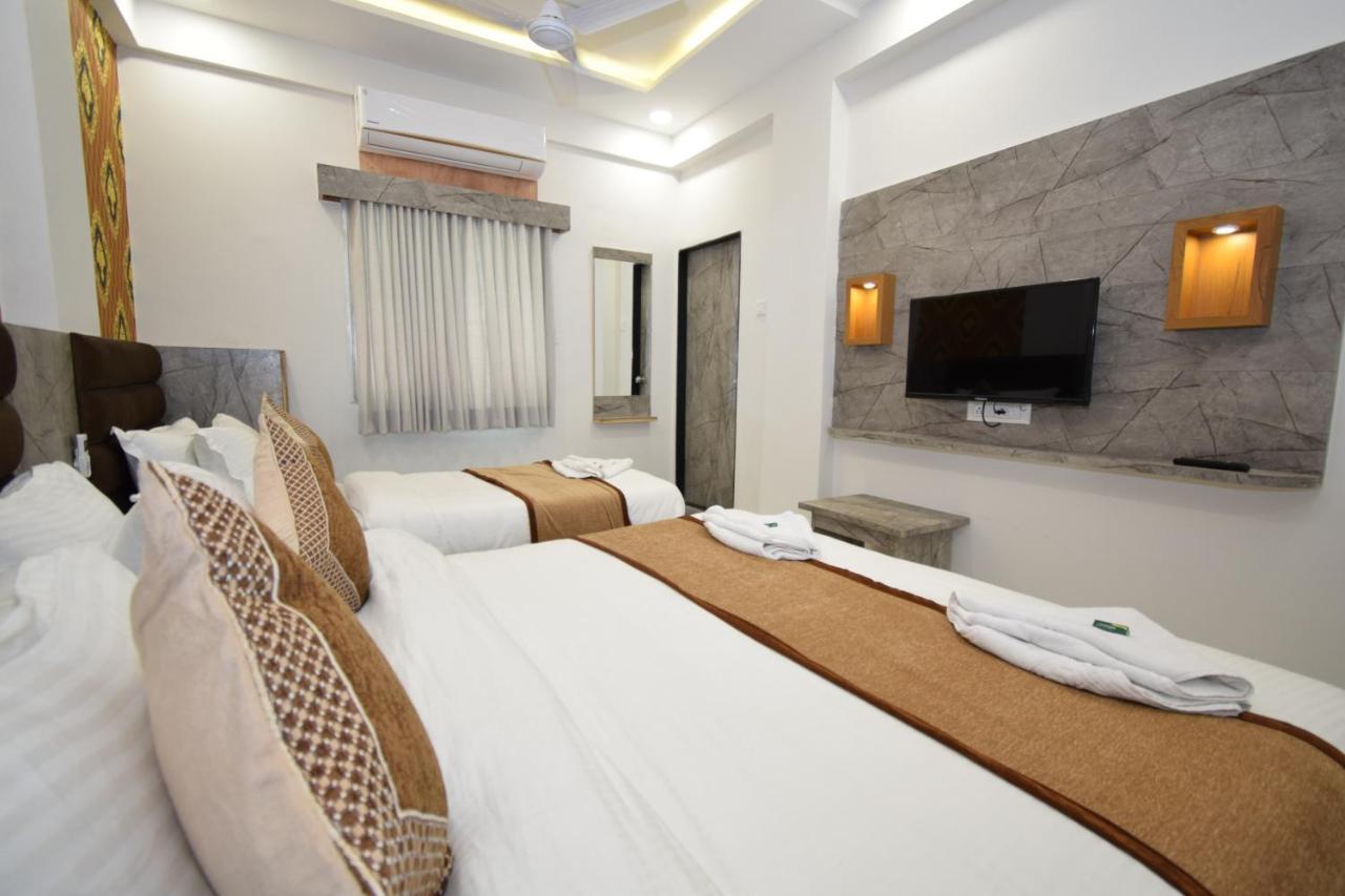Hotel A1 Vastrapur Ahmedabad Exterior foto