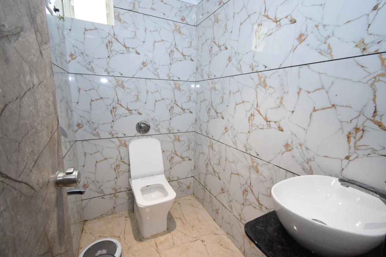 Hotel A1 Vastrapur Ahmedabad Exterior foto