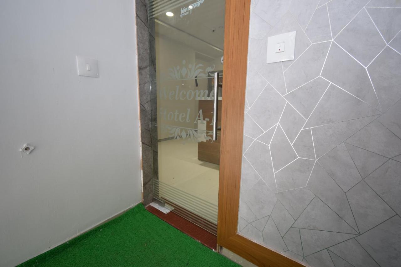 Hotel A1 Vastrapur Ahmedabad Exterior foto
