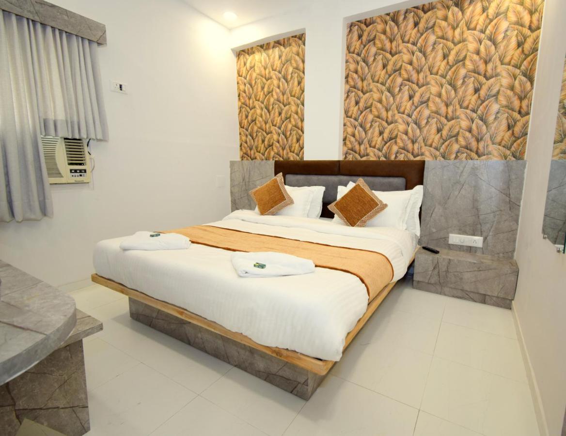 Hotel A1 Vastrapur Ahmedabad Exterior foto