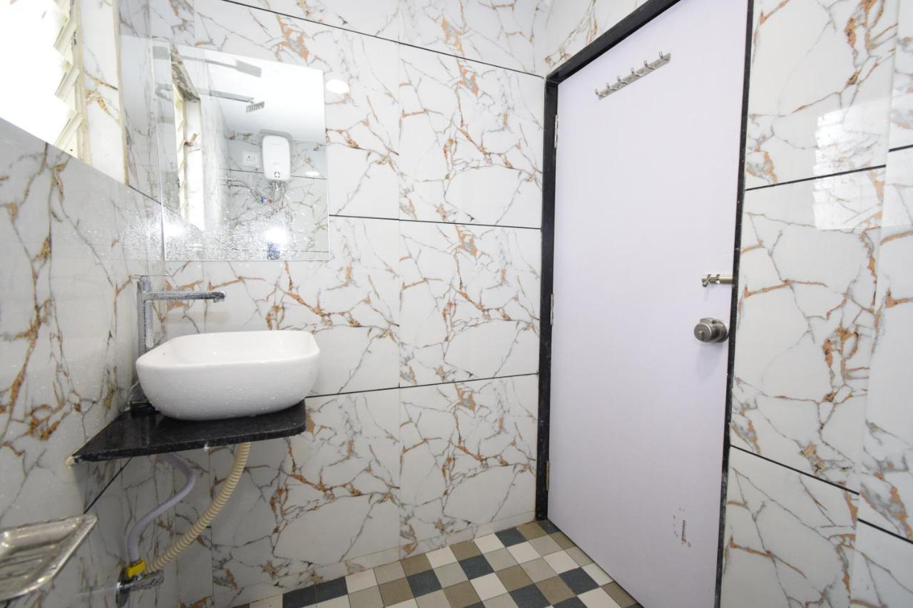 Hotel A1 Vastrapur Ahmedabad Exterior foto