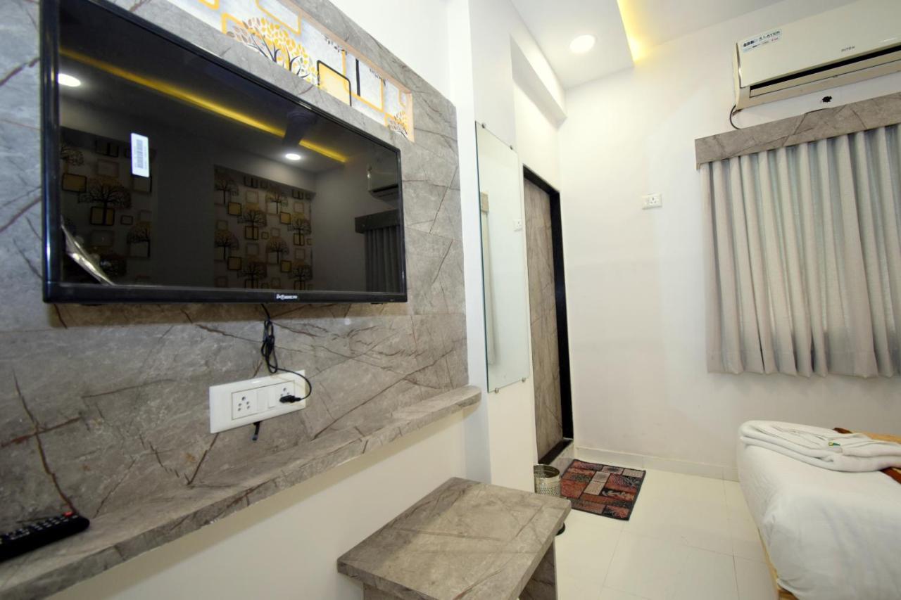 Hotel A1 Vastrapur Ahmedabad Exterior foto