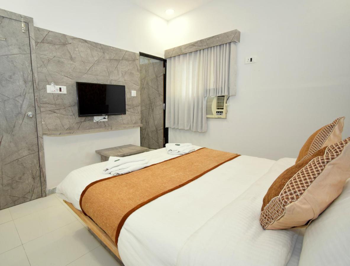 Hotel A1 Vastrapur Ahmedabad Exterior foto