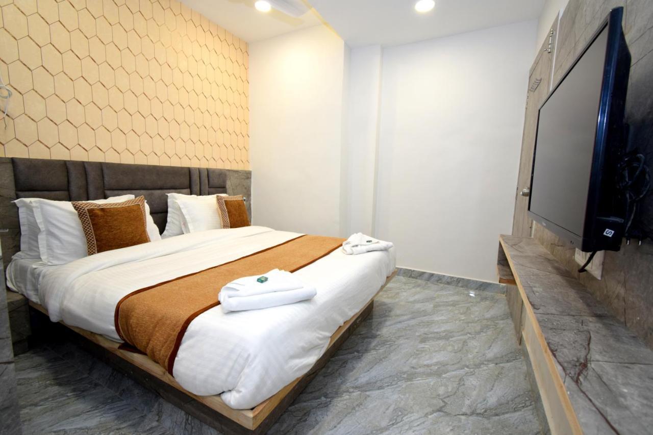 Hotel A1 Vastrapur Ahmedabad Exterior foto