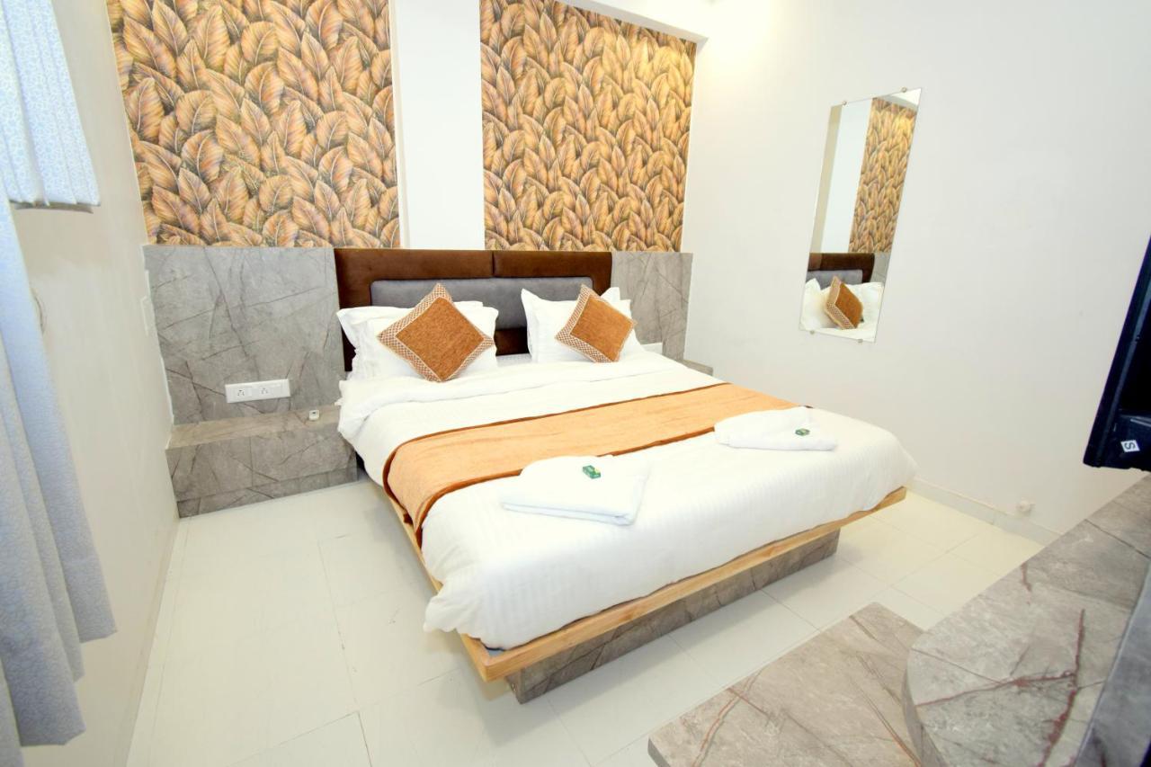 Hotel A1 Vastrapur Ahmedabad Exterior foto