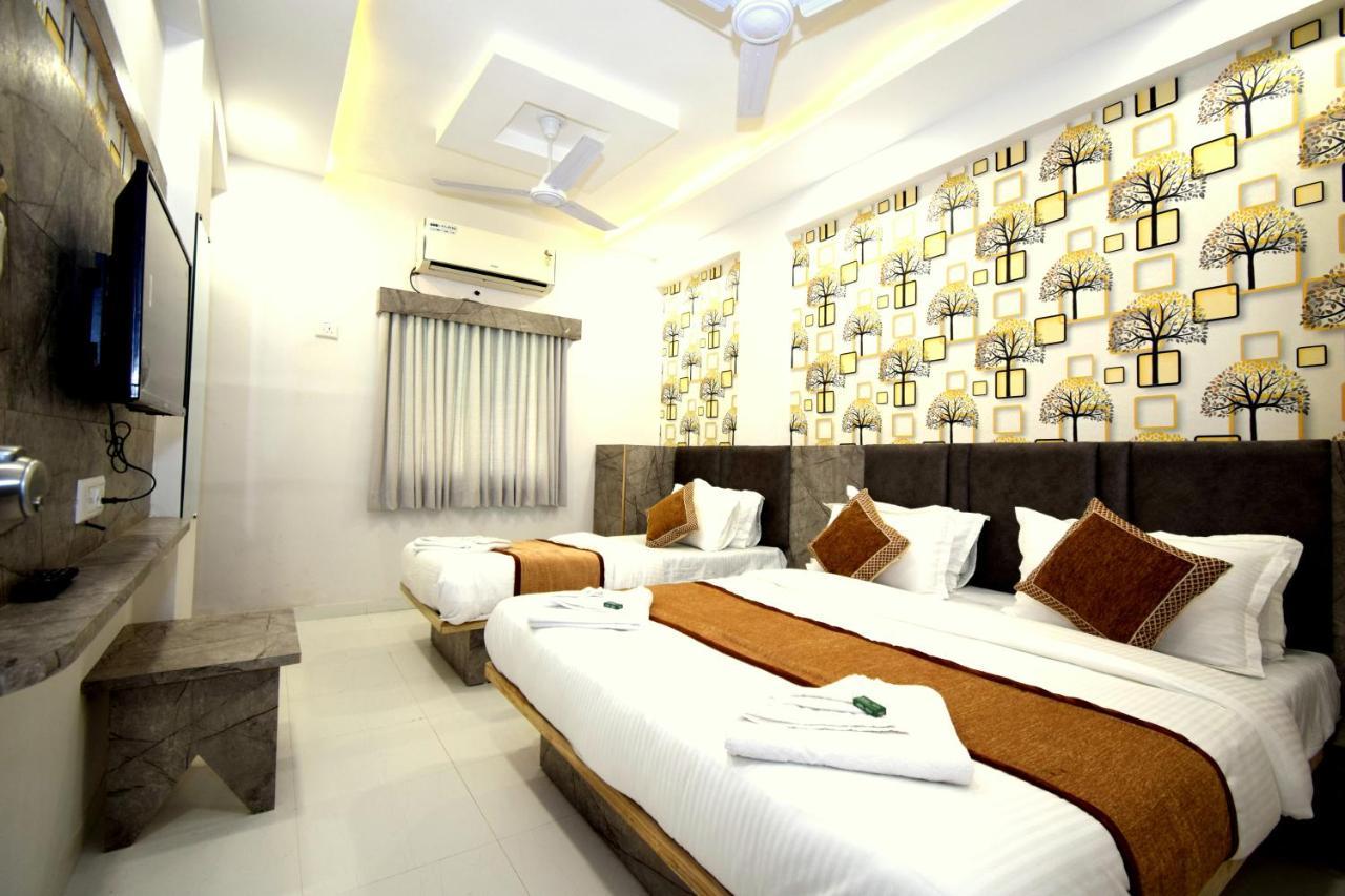 Hotel A1 Vastrapur Ahmedabad Exterior foto