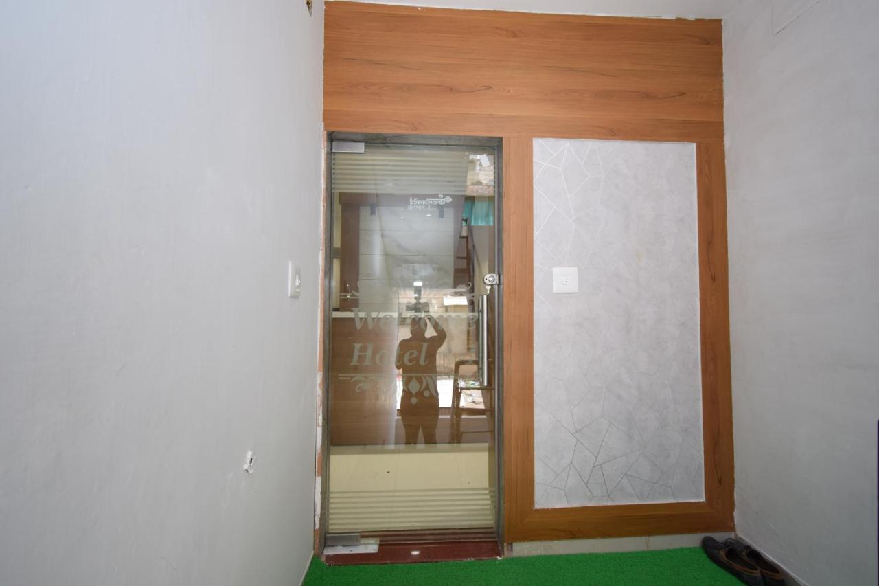 Hotel A1 Vastrapur Ahmedabad Exterior foto