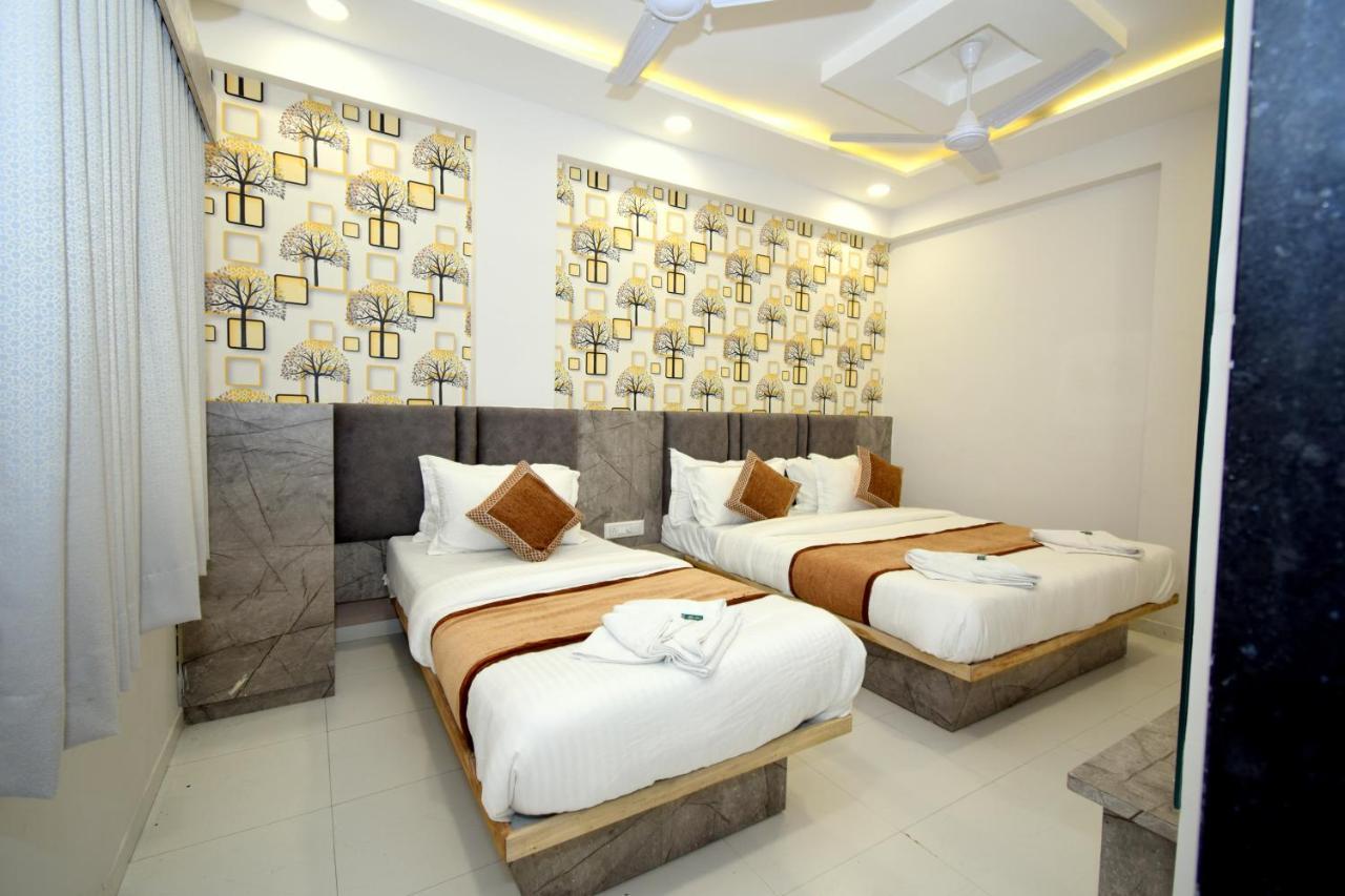 Hotel A1 Vastrapur Ahmedabad Exterior foto