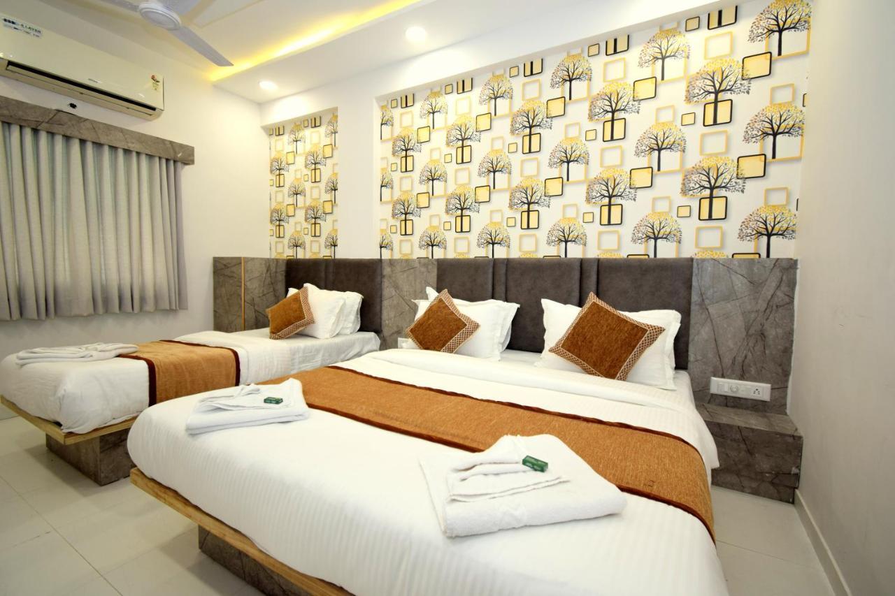 Hotel A1 Vastrapur Ahmedabad Exterior foto